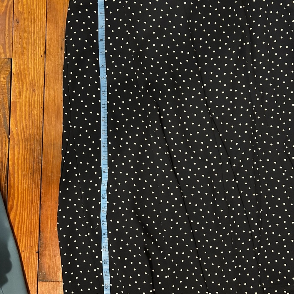 Ann Taylor Size 10 Blue and White Polka Dot Lightweight Skirt - Picture 7 of 9